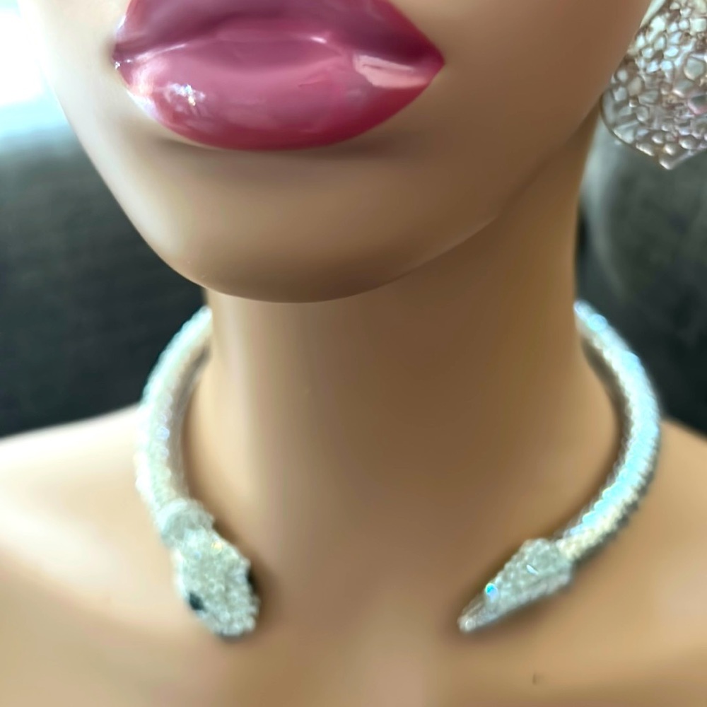 Brand new snake choker w/ o tags. All rhinestone perfect.